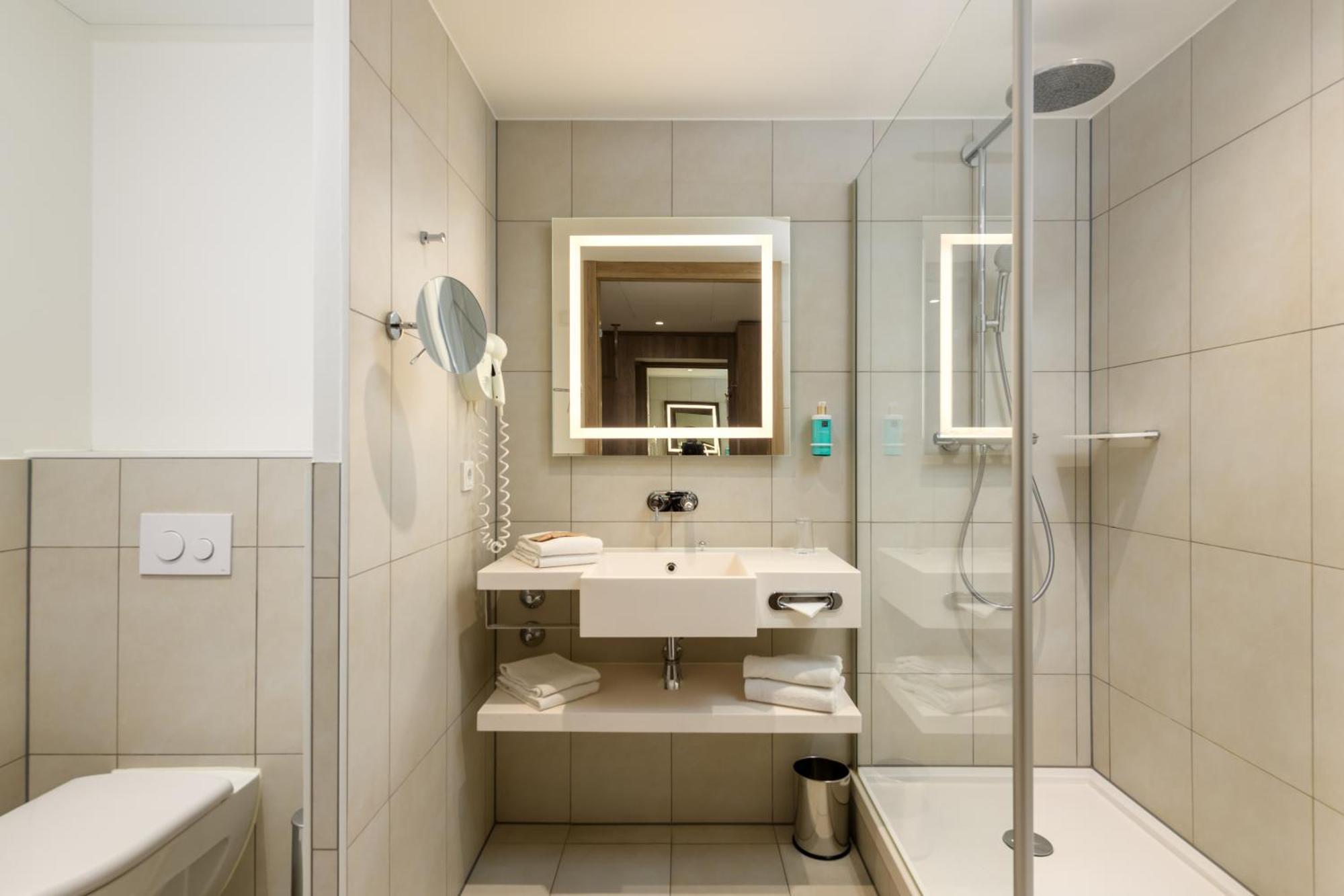 Standard Queen Room